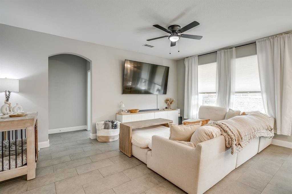 5617 Kilpatrick Ave - Photo 6 of 40