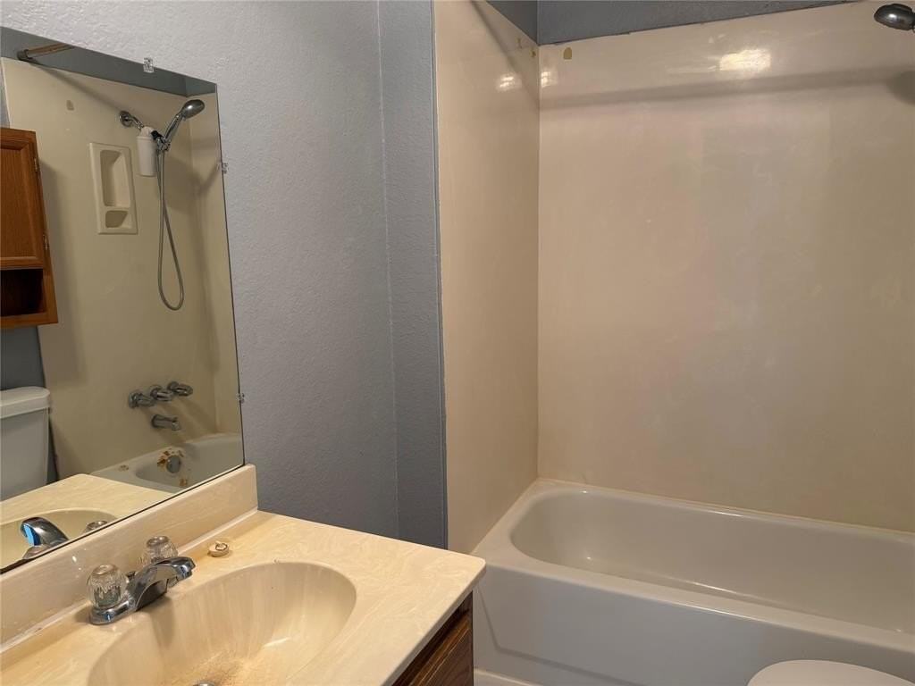 1605 Oak Cir - Photo 3 of 7