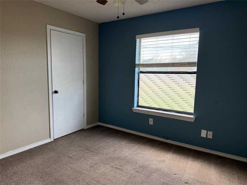 1605 Oak Cir - Photo 4 of 7