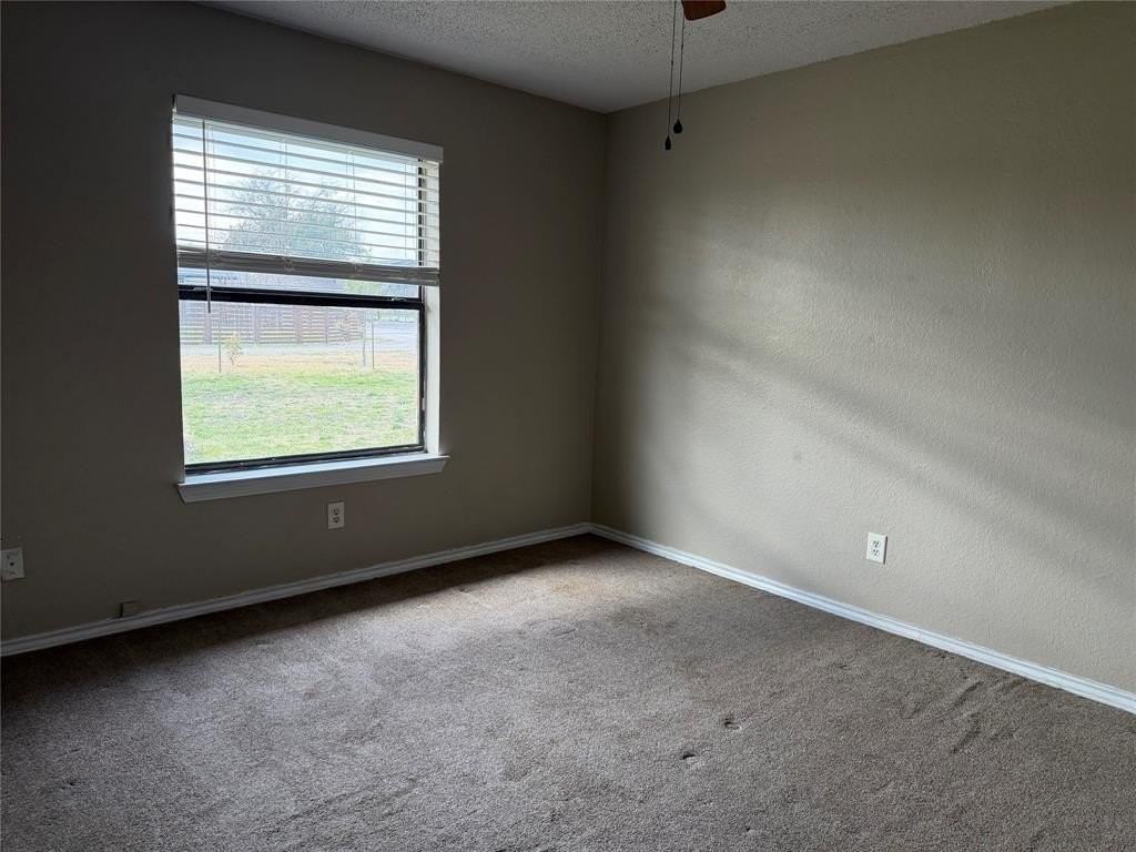 1605 Oak Cir - Photo 5 of 7