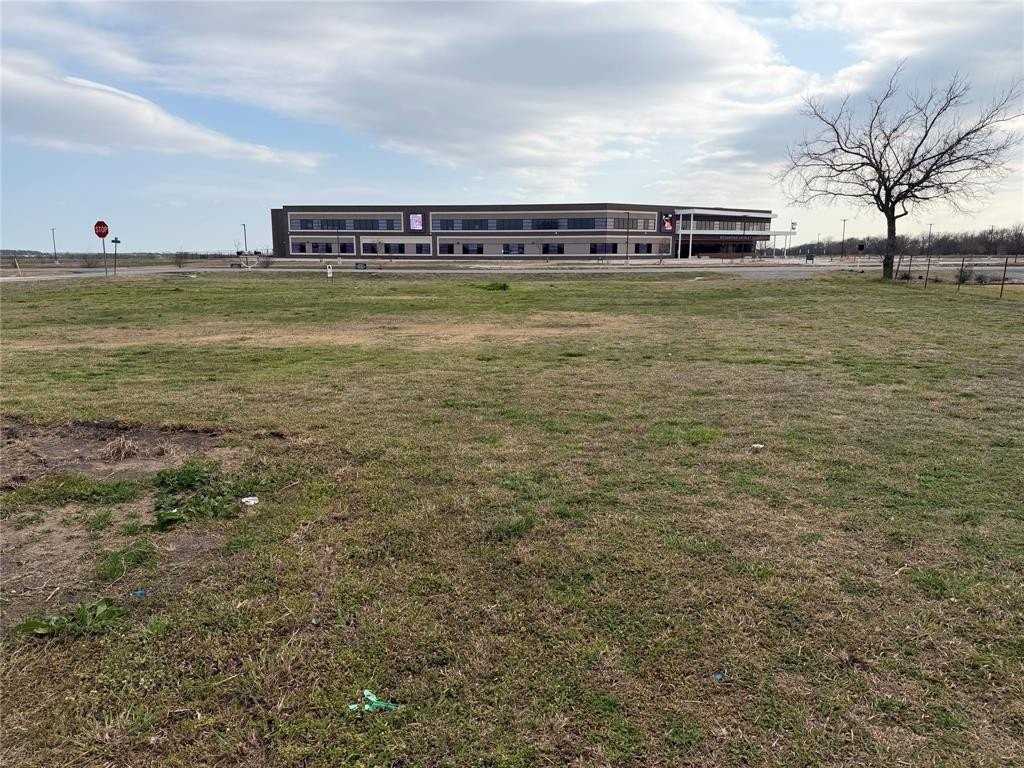 1605 Oak Cir - Photo 6 of 7