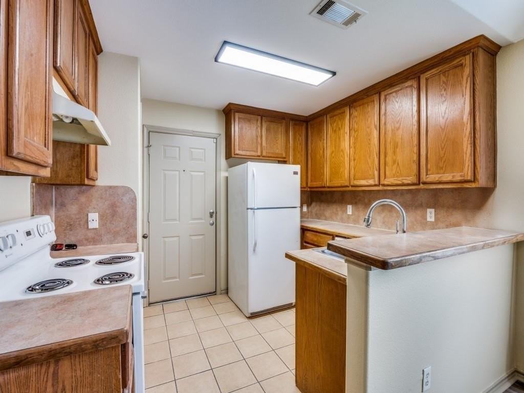 1439 N Bluegrove Rd - Photo 4 of 12