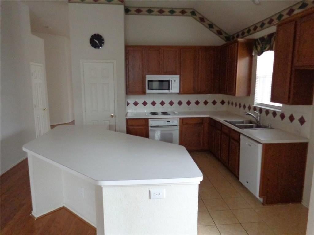 2027 Wimbledon Dr - Photo 2 of 9