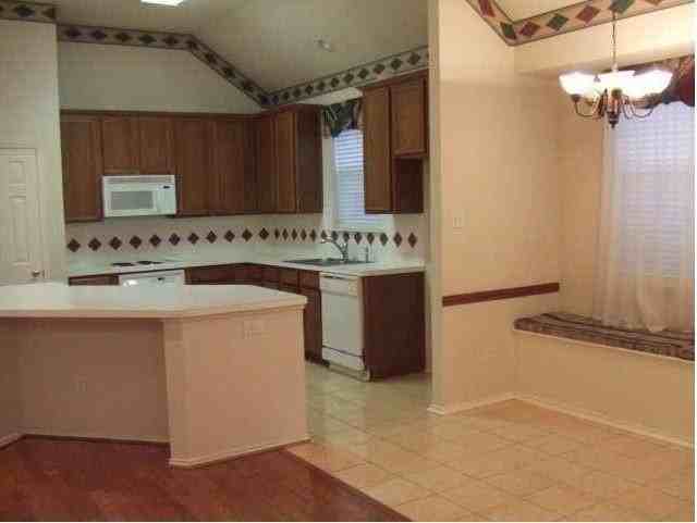 2027 Wimbledon Dr - Photo 3 of 9