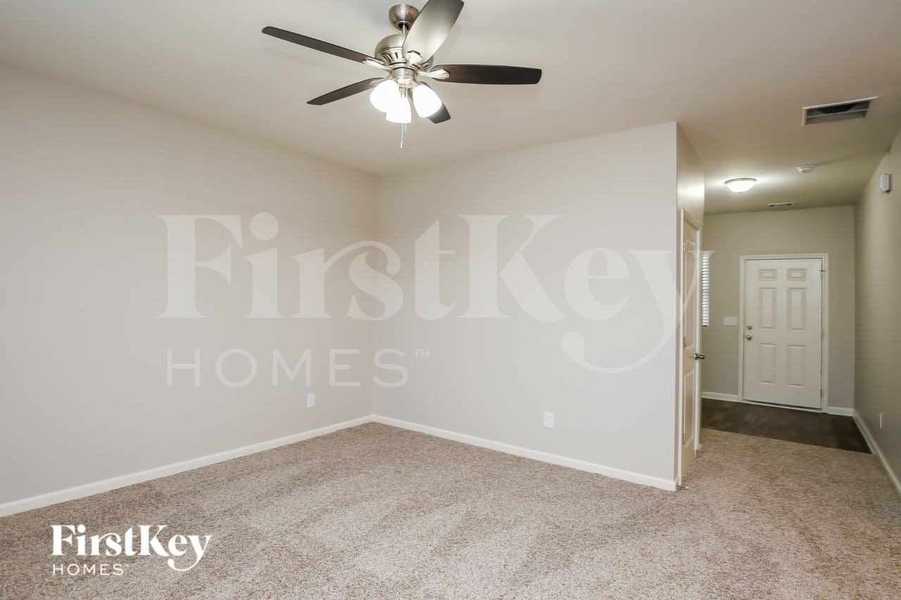 364 Alexander Ln - Photo 4 of 18