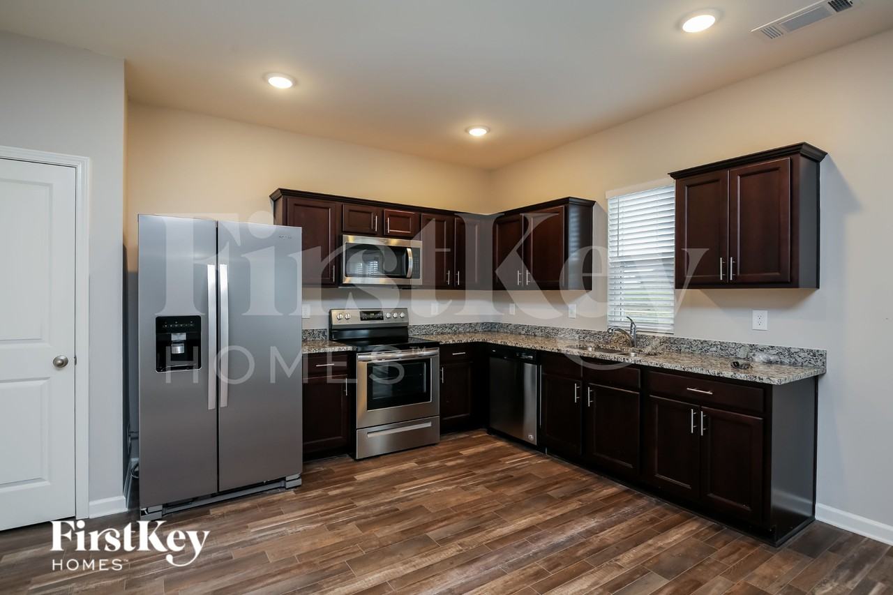 364 Alexander Ln - Photo 6 of 18