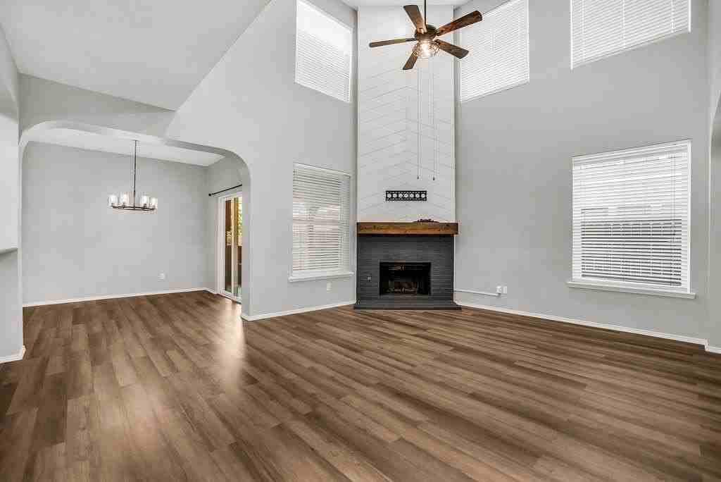 5429 Waterwood Ct - Photo 3 of 31