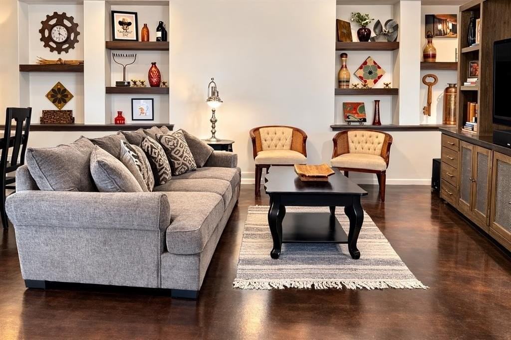 104 Ne 2nd St - Photo 3 of 34