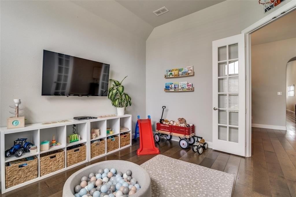 613 Race Dr - Photo 6 of 25