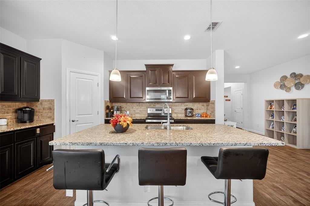 1029 Nicole Way - Photo 3 of 37