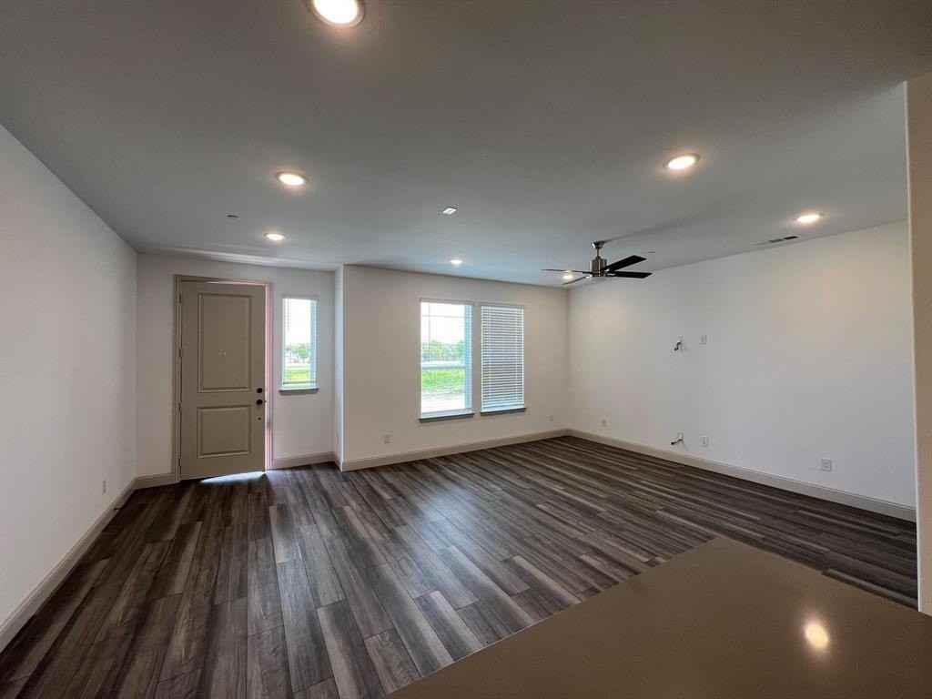 4561 Bishop St - Photo 3 of 17