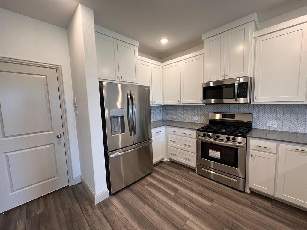 4561 Bishop St - Photo 4 of 17