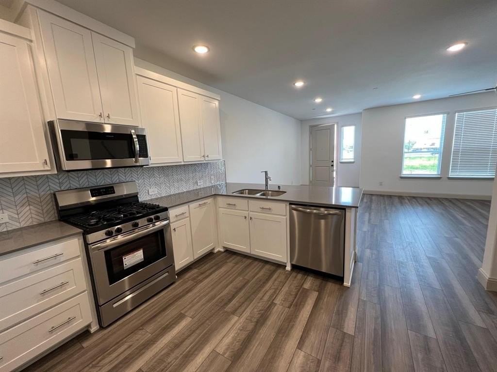 4561 Bishop St - Photo 5 of 17