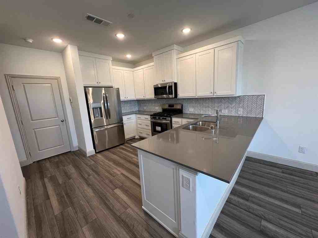 4561 Bishop St - Photo 6 of 17