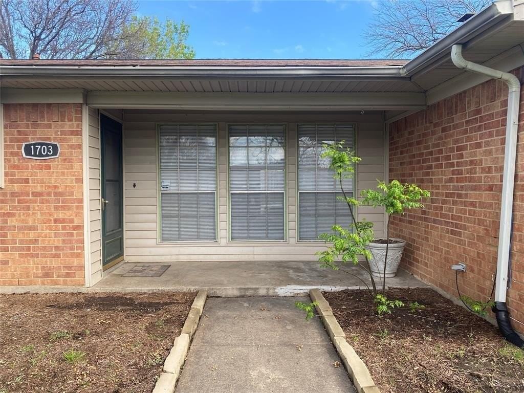 1703 Baltimore Dr - Photo 4 of 40