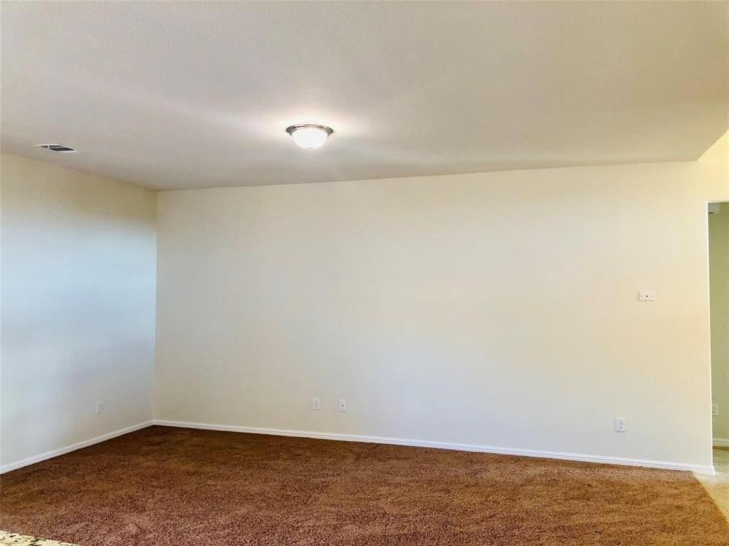 925 Rutherford Dr - Photo 2 of 17