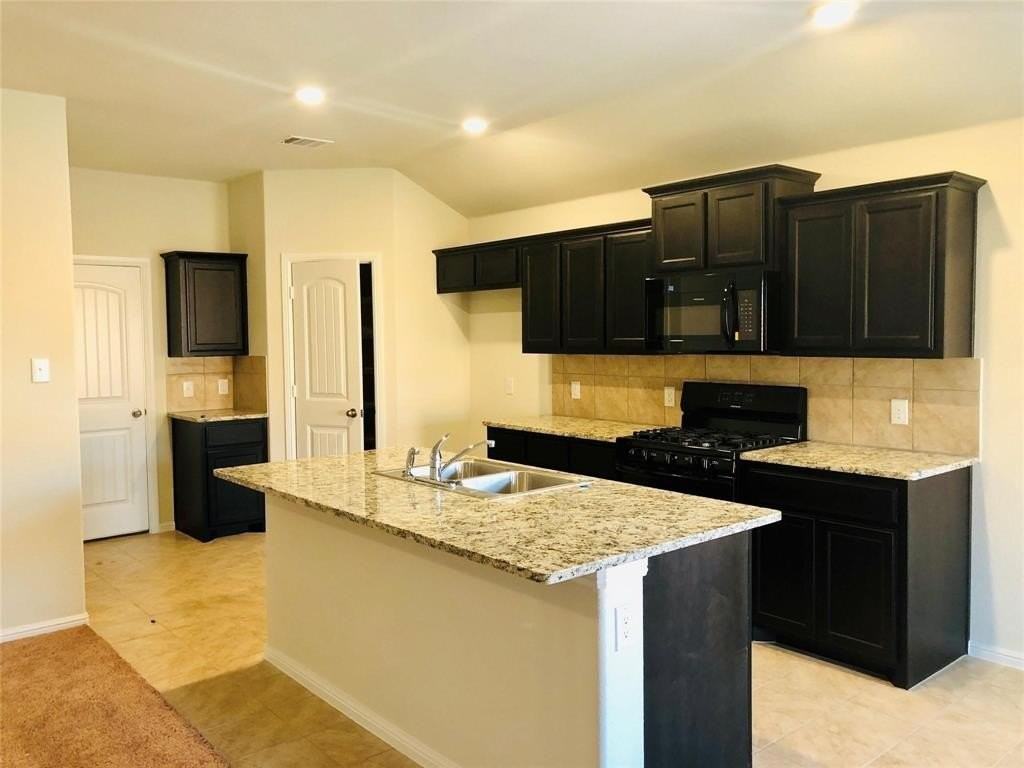 925 Rutherford Dr - Photo 3 of 17