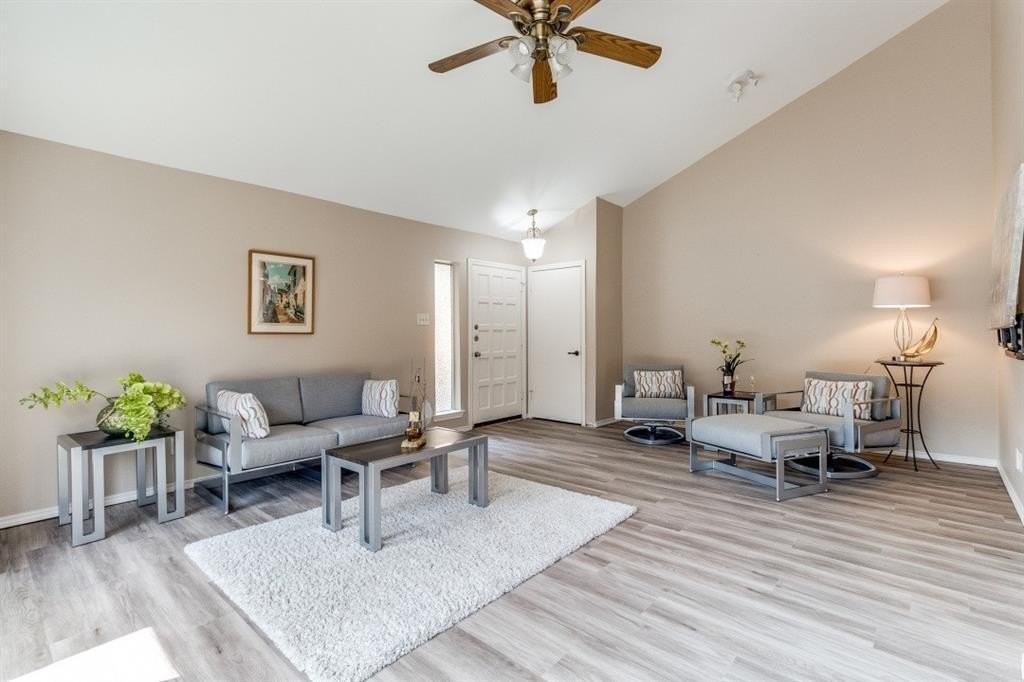 9547 Highland View Dr - Photo 4 of 15