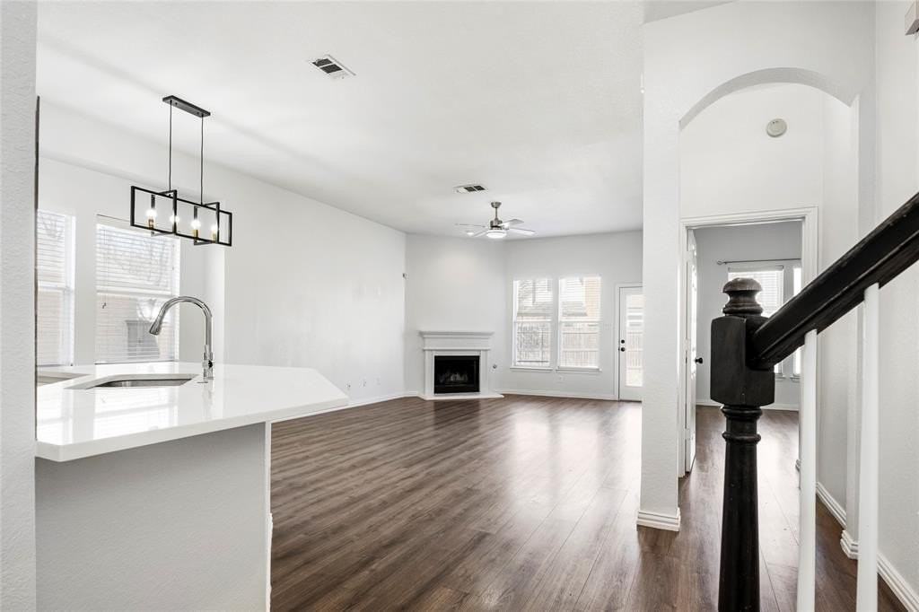 2000 Webb Dr - Photo 6 of 40