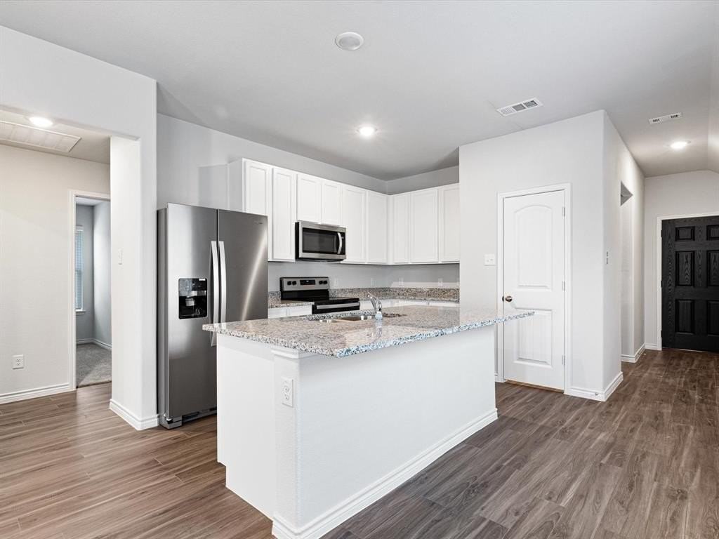 1604 Luke St - Photo 4 of 20