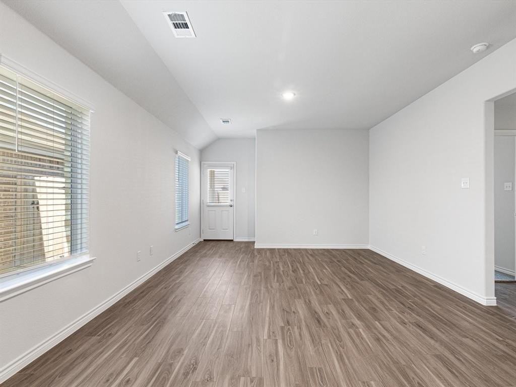 1604 Luke St - Photo 6 of 20