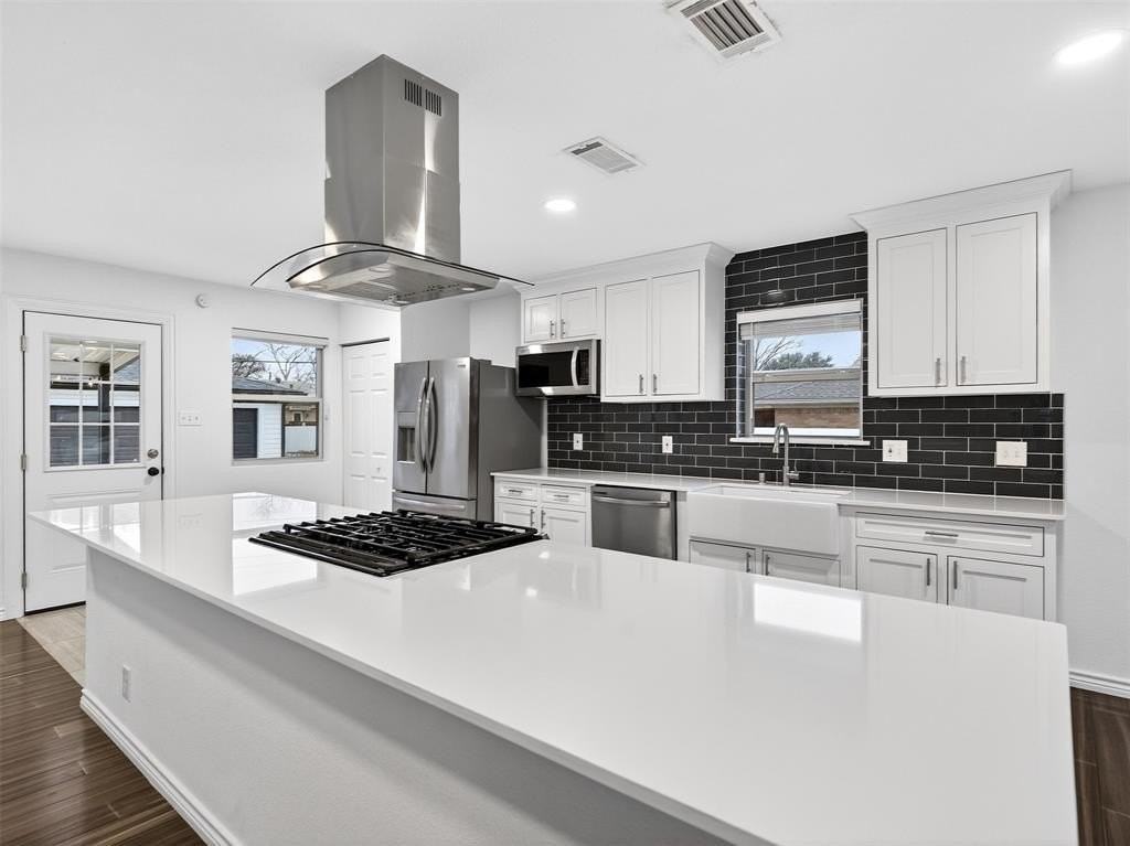 1808 Oates Dr - Photo 4 of 28