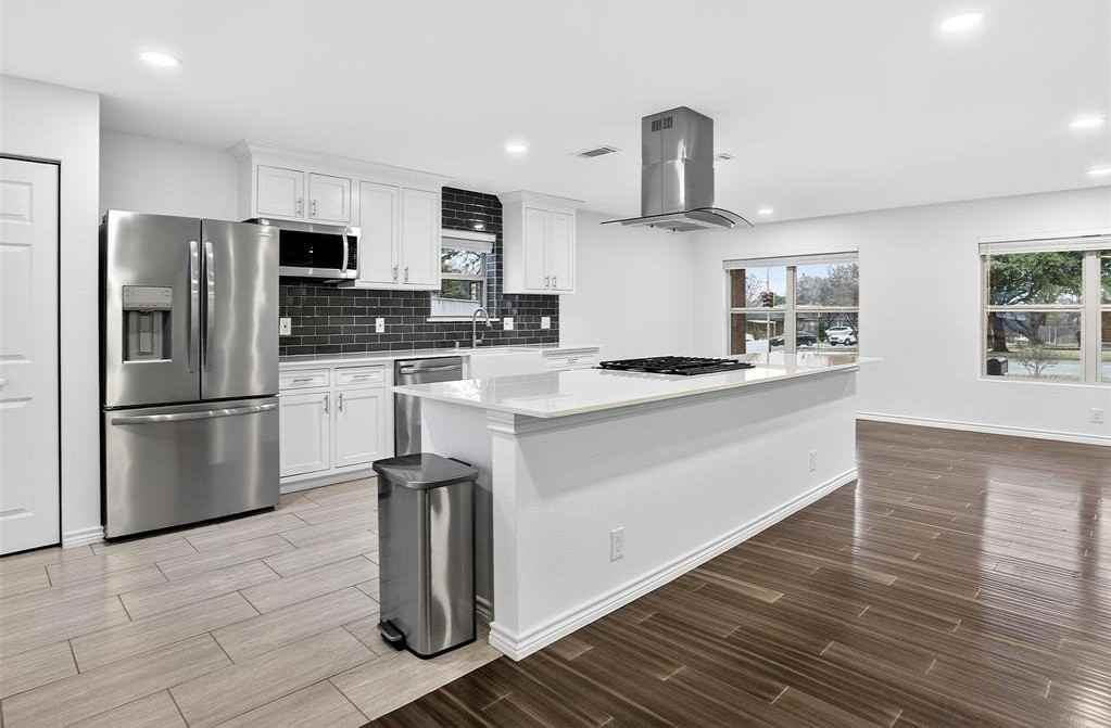 1808 Oates Dr - Photo 6 of 28