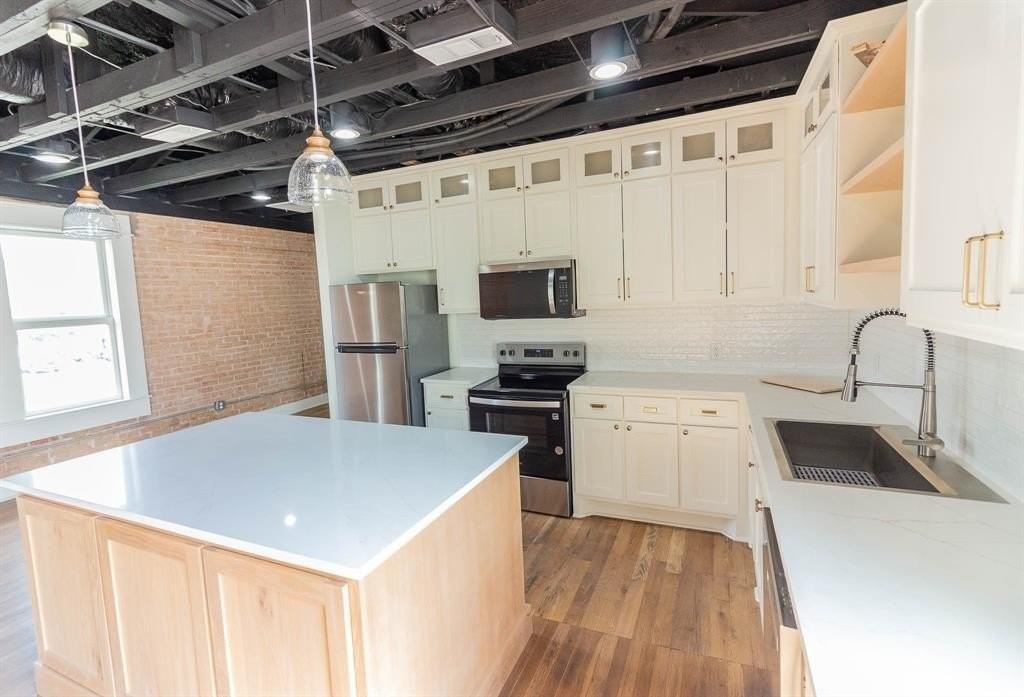 219 W Mulberry St - Photo 3 of 11