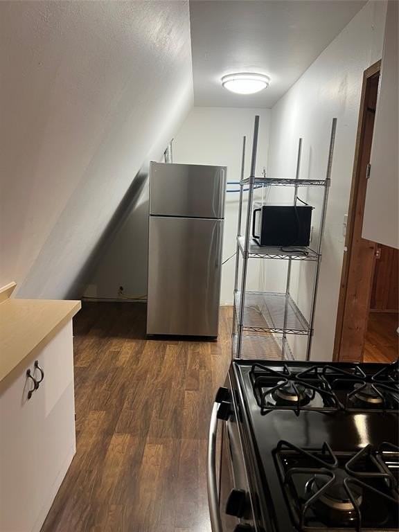 162 Kent St - Photo 7 of 13