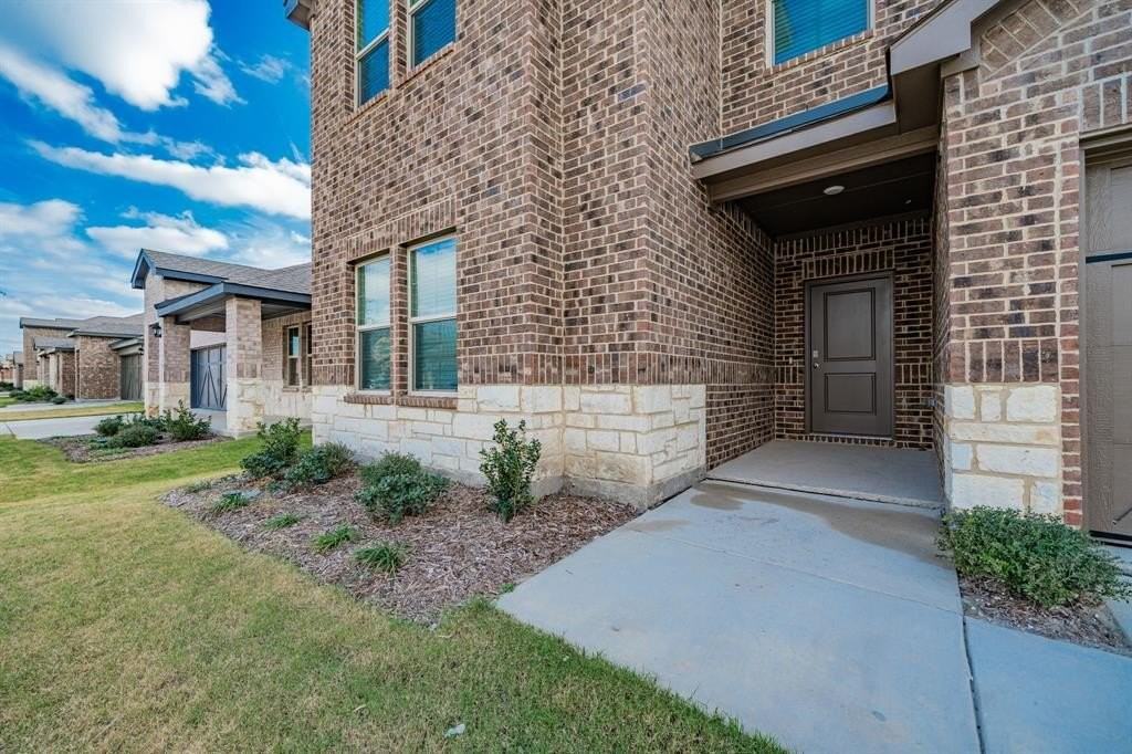 2110 Thornton Dr - Photo 2 of 40