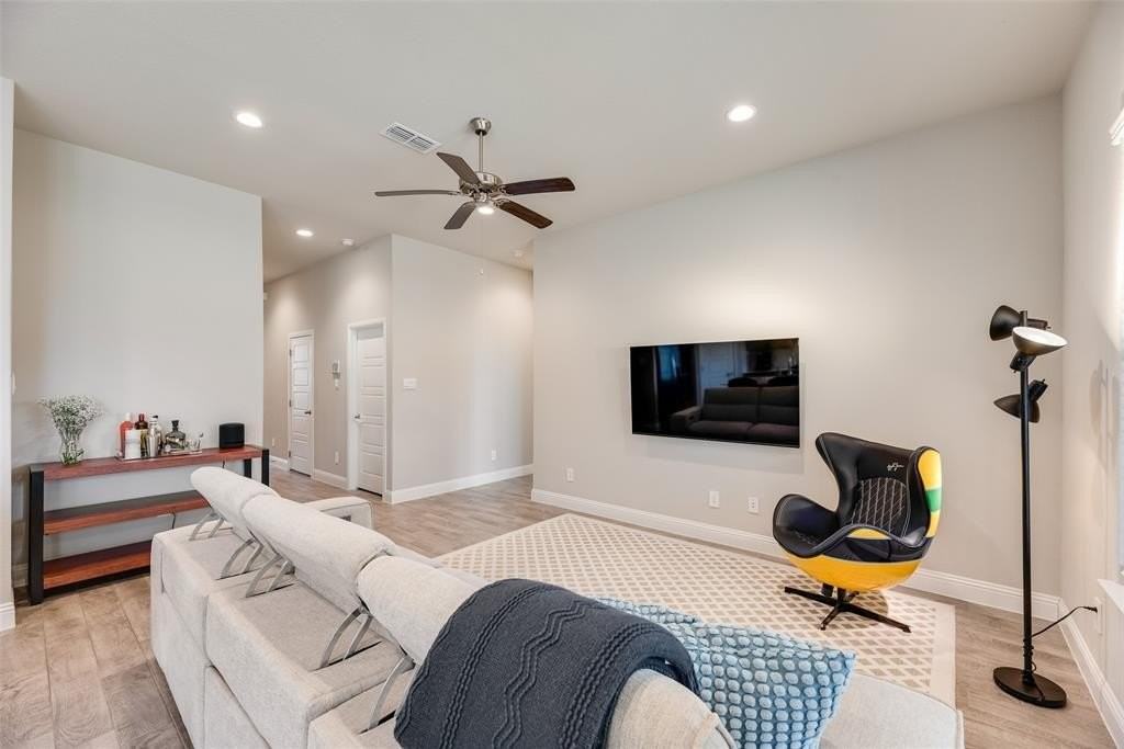 1605 Woodpecker St - Photo 3 of 28