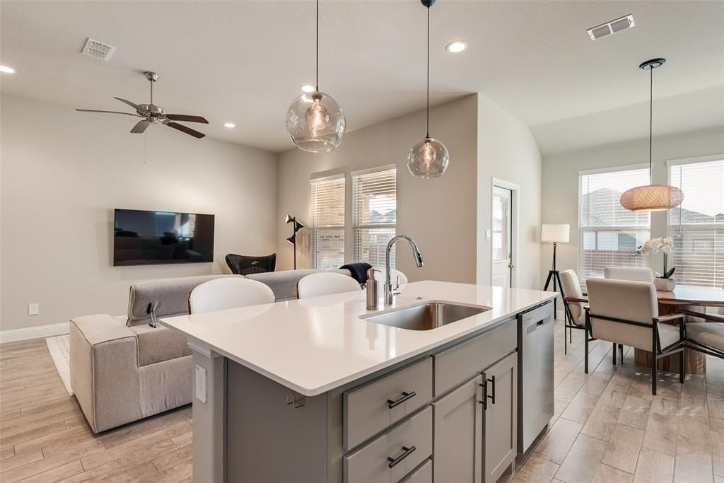 1605 Woodpecker St - Photo 7 of 28