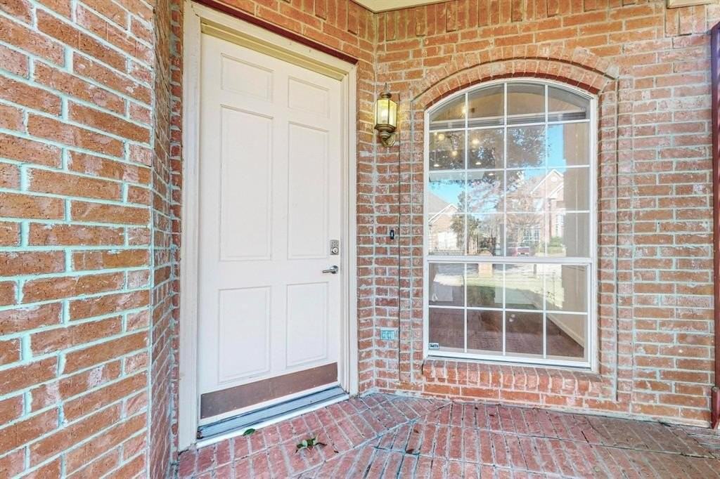 2710 Mum Dr - Photo 3 of 34