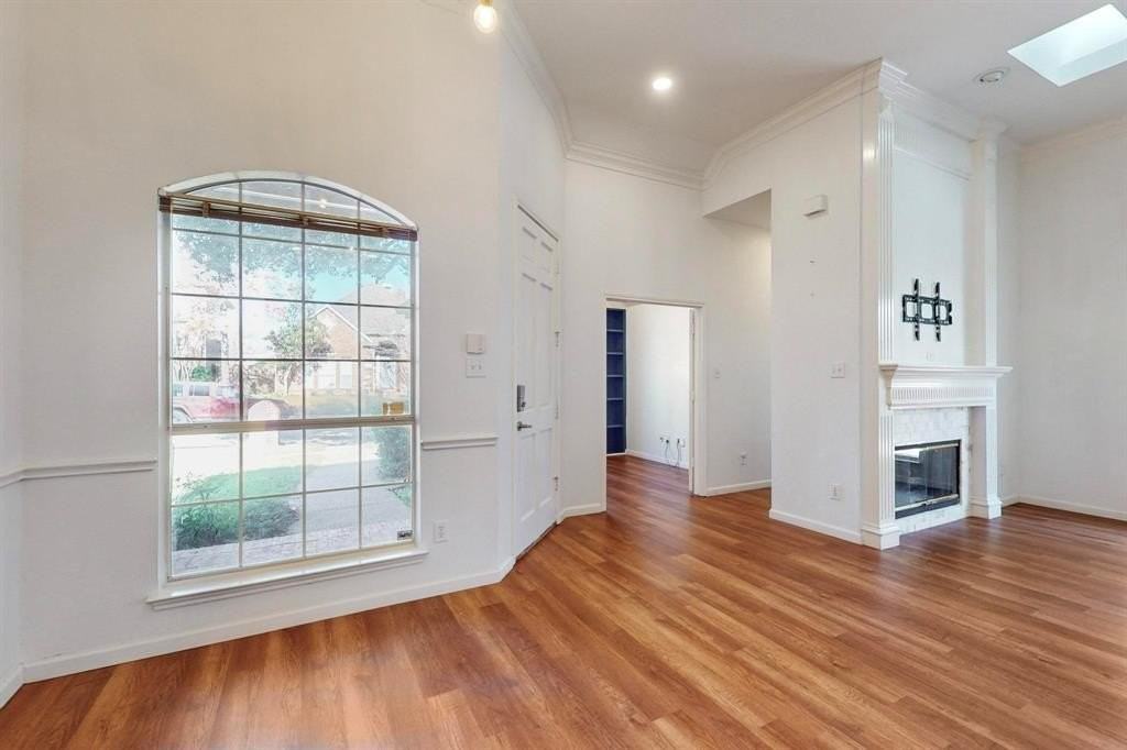 2710 Mum Dr - Photo 4 of 34