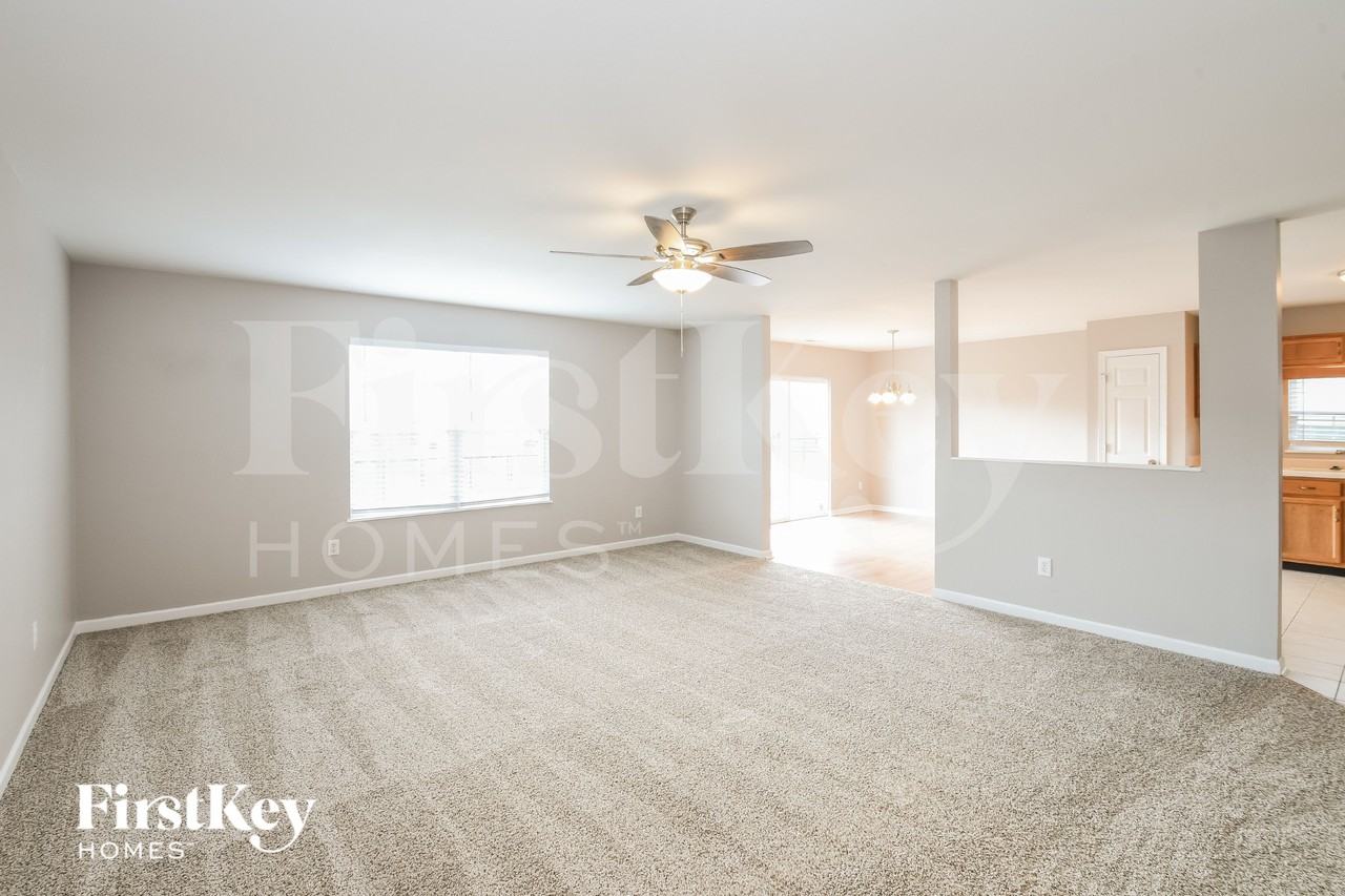 2334 Layton Park Dr - Photo 3 of 16