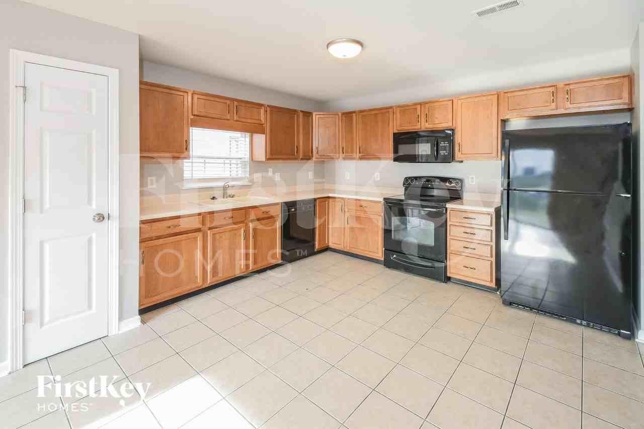 2334 Layton Park Dr - Photo 7 of 16