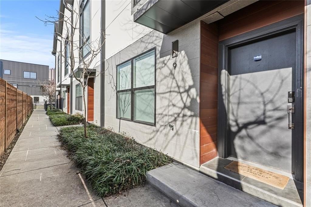 3880 Munger Ave #9 - Photo 6 of 26