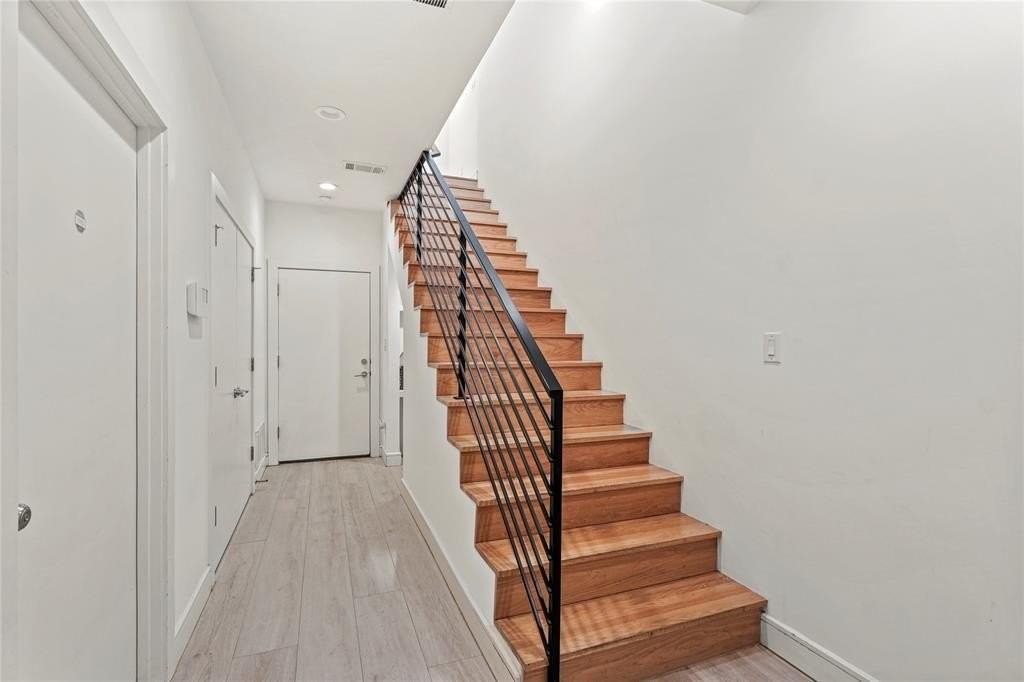 3880 Munger Ave #9 - Photo 7 of 26