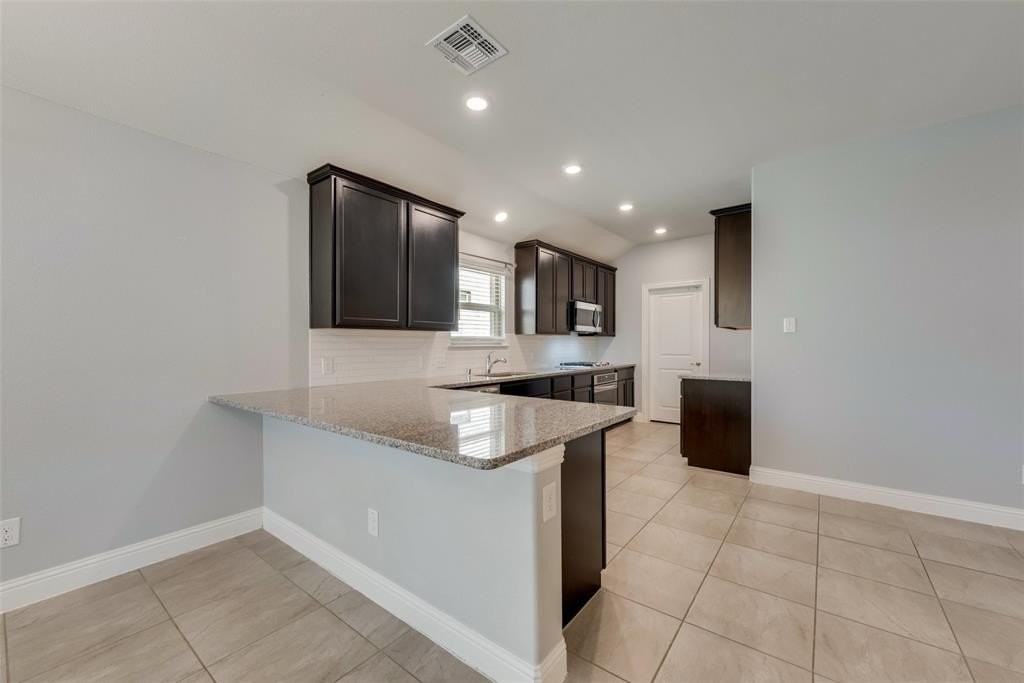 1203 Freestone Dr - Photo 6 of 13