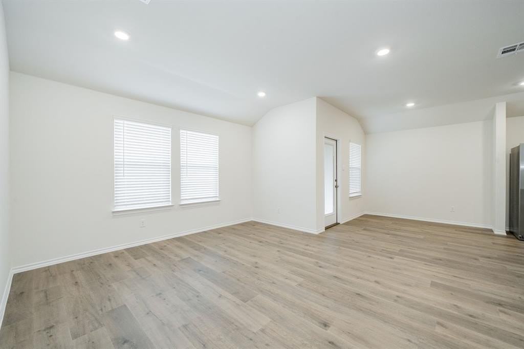 2139 Thornton Dr - Photo 5 of 34