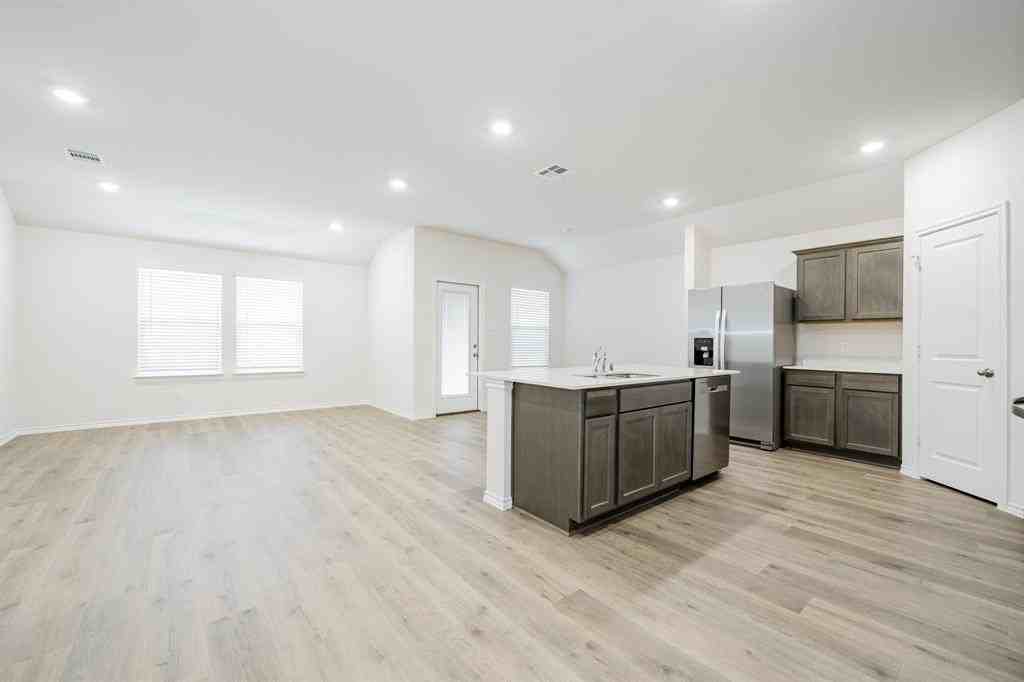 2139 Thornton Dr - Photo 7 of 34