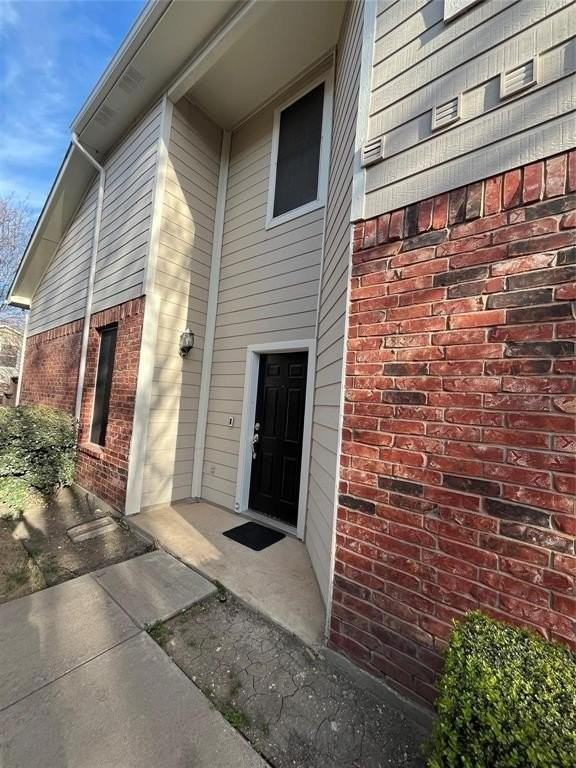 8605 Hunters Trace Ln - Photo 2 of 16