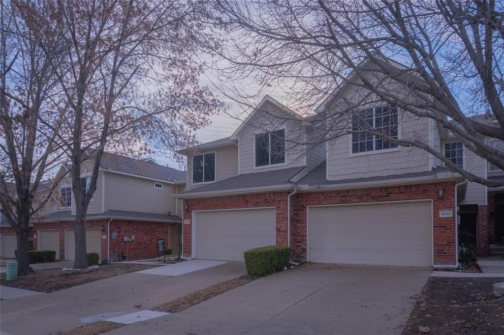 8605 Hunters Trace Ln - Photo 3 of 16