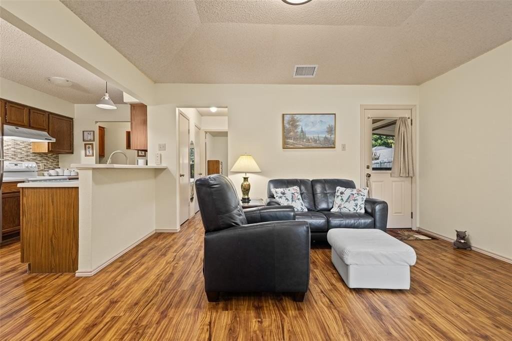 8521 Holly St - Photo 3 of 30