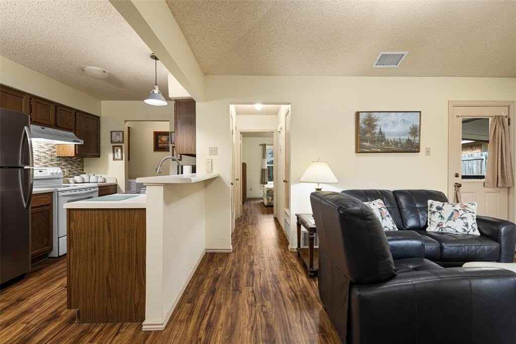 8521 Holly St - Photo 6 of 30