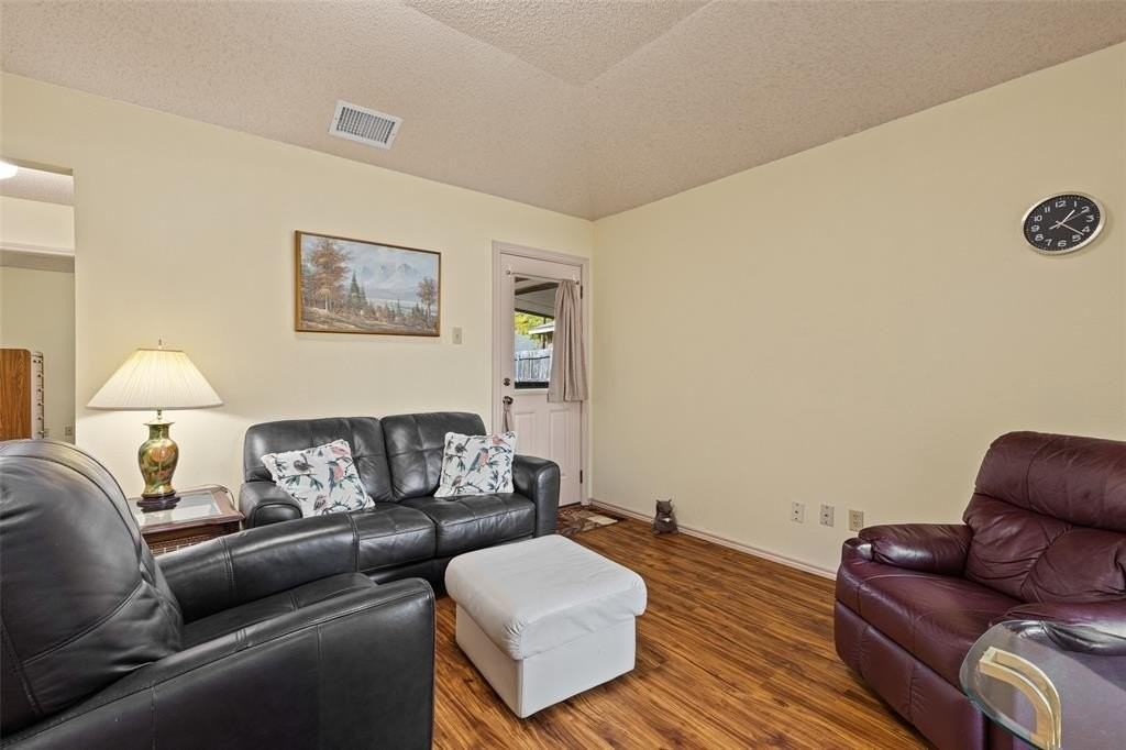 8521 Holly St - Photo 7 of 30