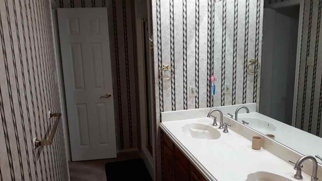 1807 Evergreen Ct - Photo 4 of 7