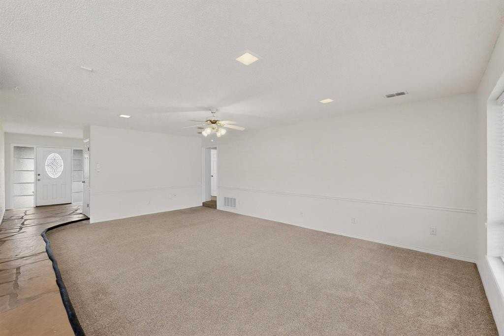 2800 Hedgeway Dr - Photo 5 of 20