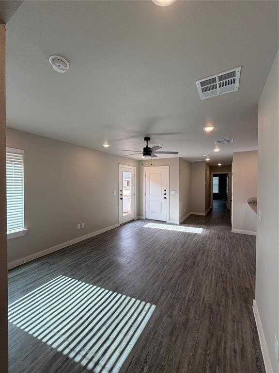 3042 Glennster St - Photo 3 of 16