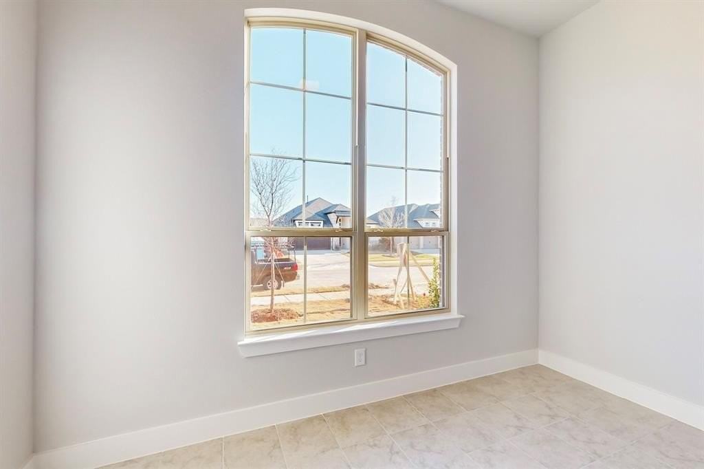 1818 Buckeye Ln - Photo 2 of 35